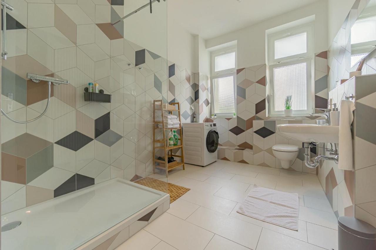 Modernes Apartment - Zentral, Ruhig, Wlan, Netflix, Kueche, Schreibtisch, Parkplatz, Waschtrockner コットブス エクステリア 写真