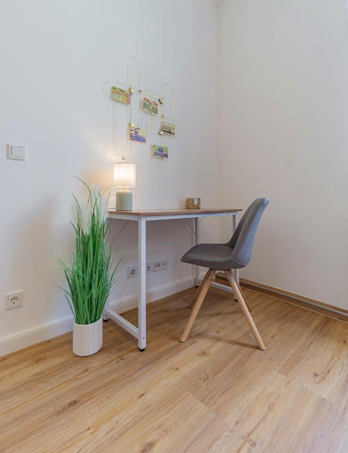 Modernes Apartment - Zentral, Ruhig, Wlan, Netflix, Kueche, Schreibtisch, Parkplatz, Waschtrockner コットブス エクステリア 写真